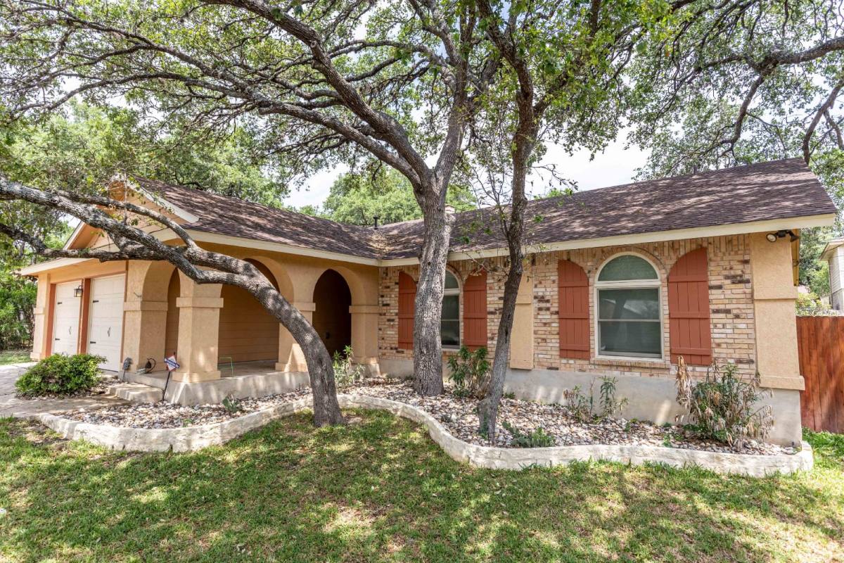 House for rent at 2331 Bluffridge St, San Antonio, TX 78232