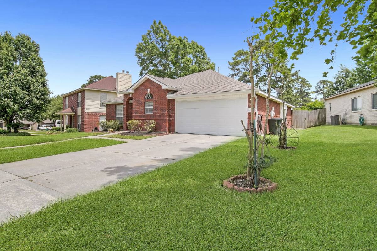 House for rent at 7063 Gentle Breeze Dr, Willis, TX 77318