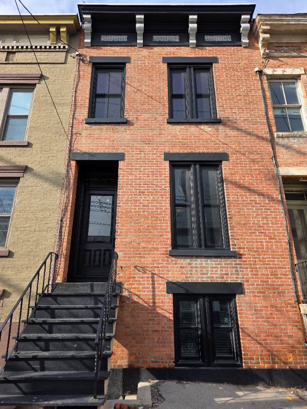 Apartment for rent at 148 S Swan St #1, Albany, NY 12210