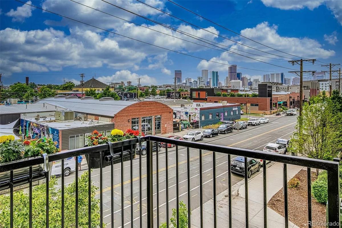 Townhouse for rent at 3149 Blake St #301, Denver, CO 80205