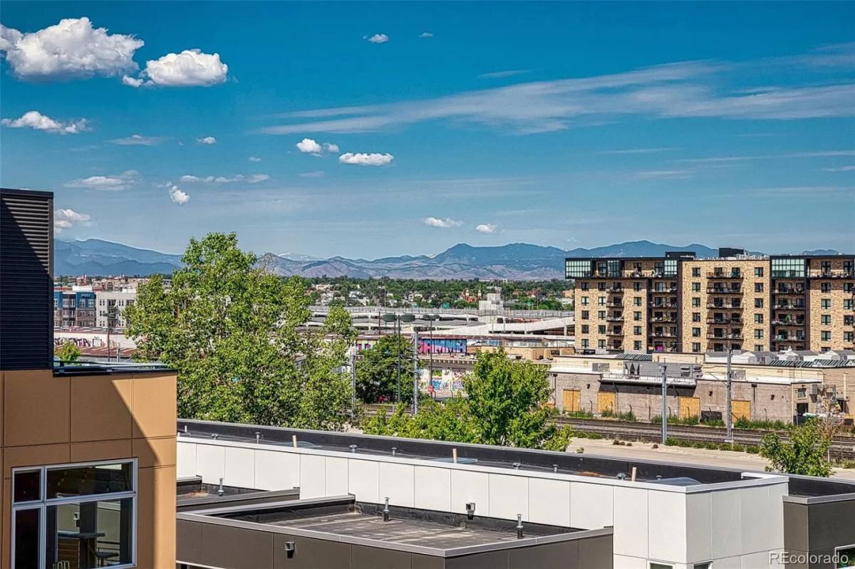 Townhouse for rent at 3149 Blake St #301, Denver, CO 80205