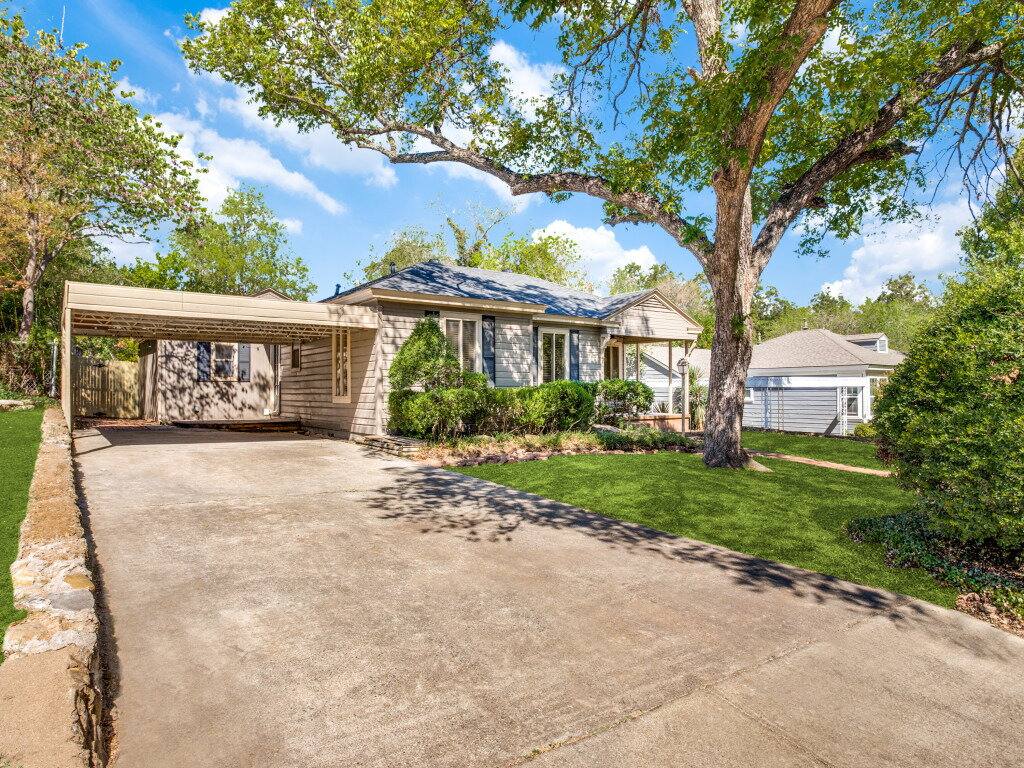 House for rent at 6470 Lindell Ave, Fort Worth, TX 76116