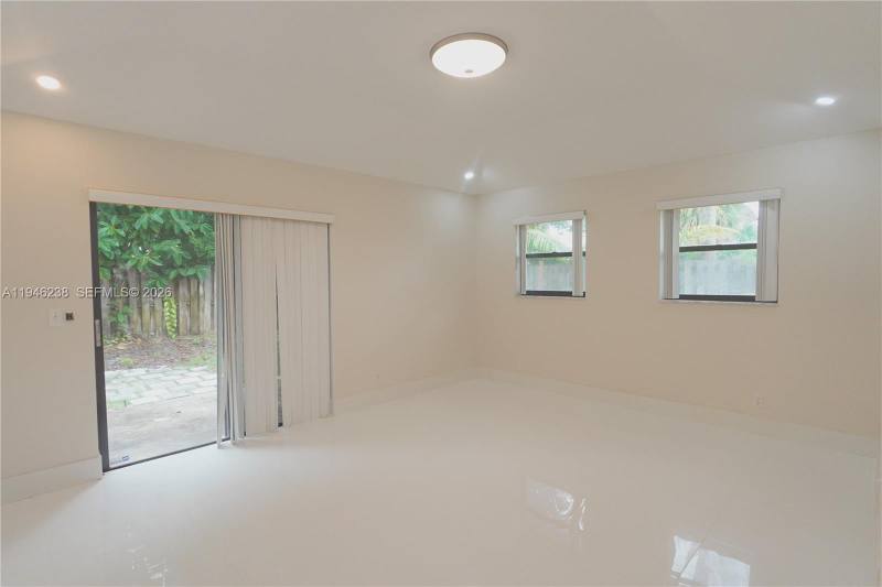 Townhouse for rent at 518 NE 48th St, Boca Raton, FL 33431
