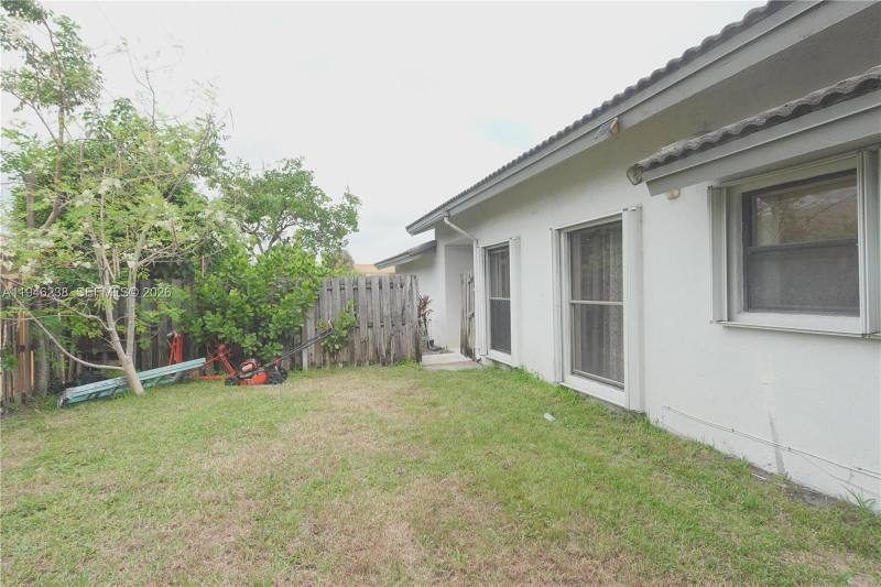 Townhouse for rent at 518 NE 48th St, Boca Raton, FL 33431