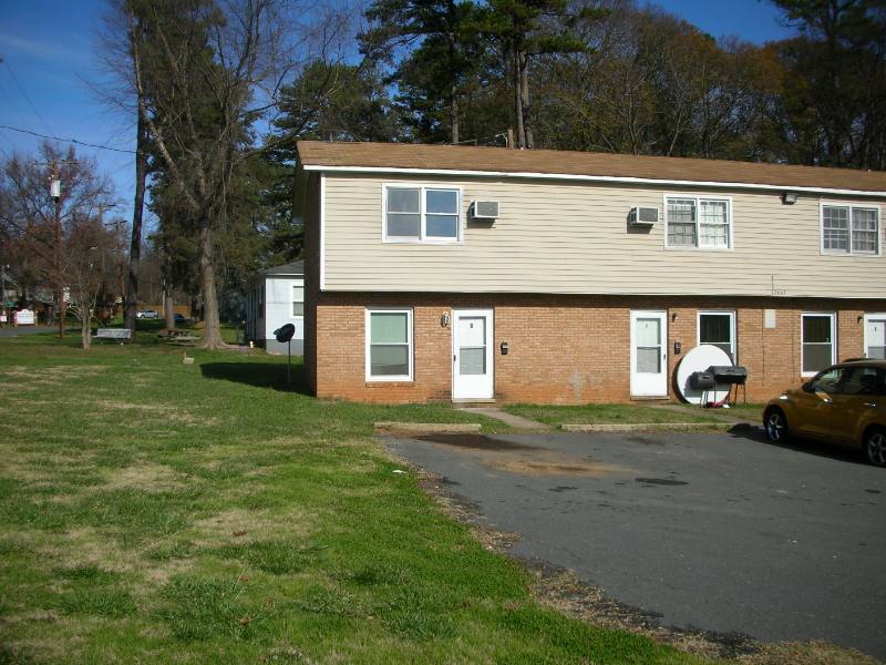 Townhouse for rent at 2667 Dr Carver St #3, Charlotte, NC 28208