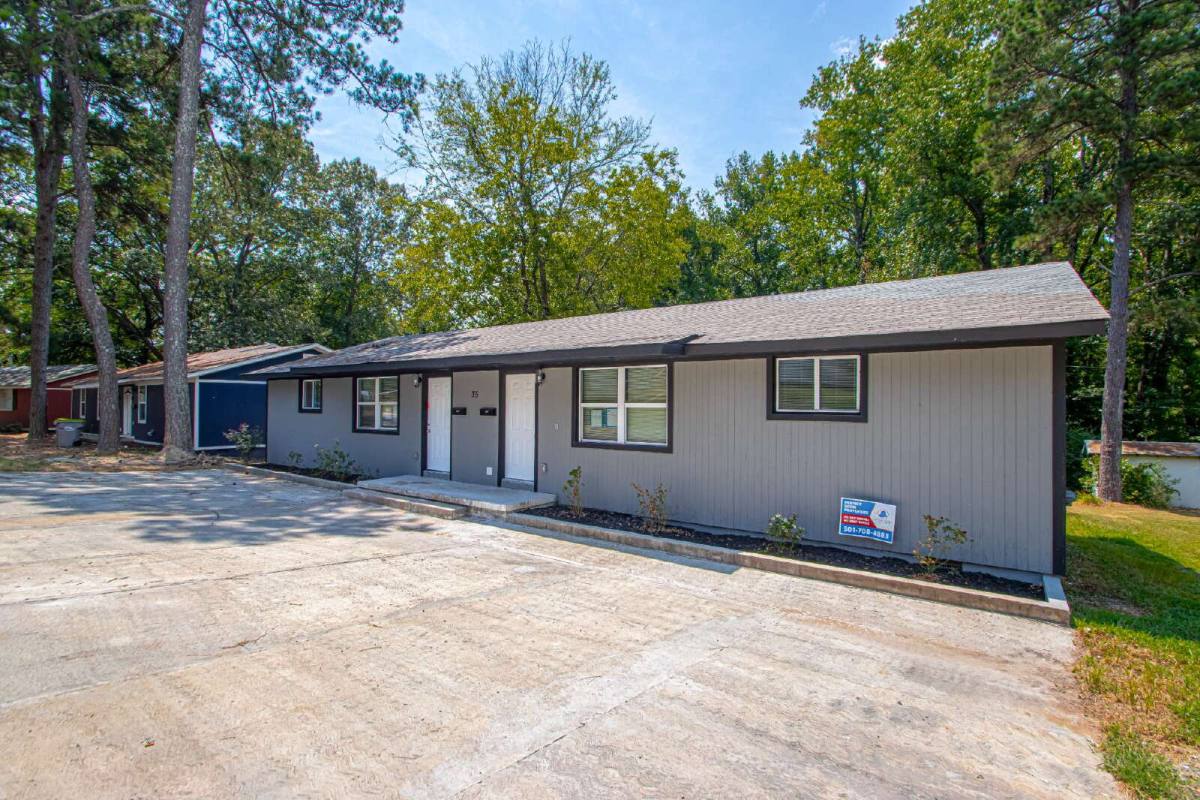 Apartment for rent at 35 Hiland Place #A, Benton, AR 72015