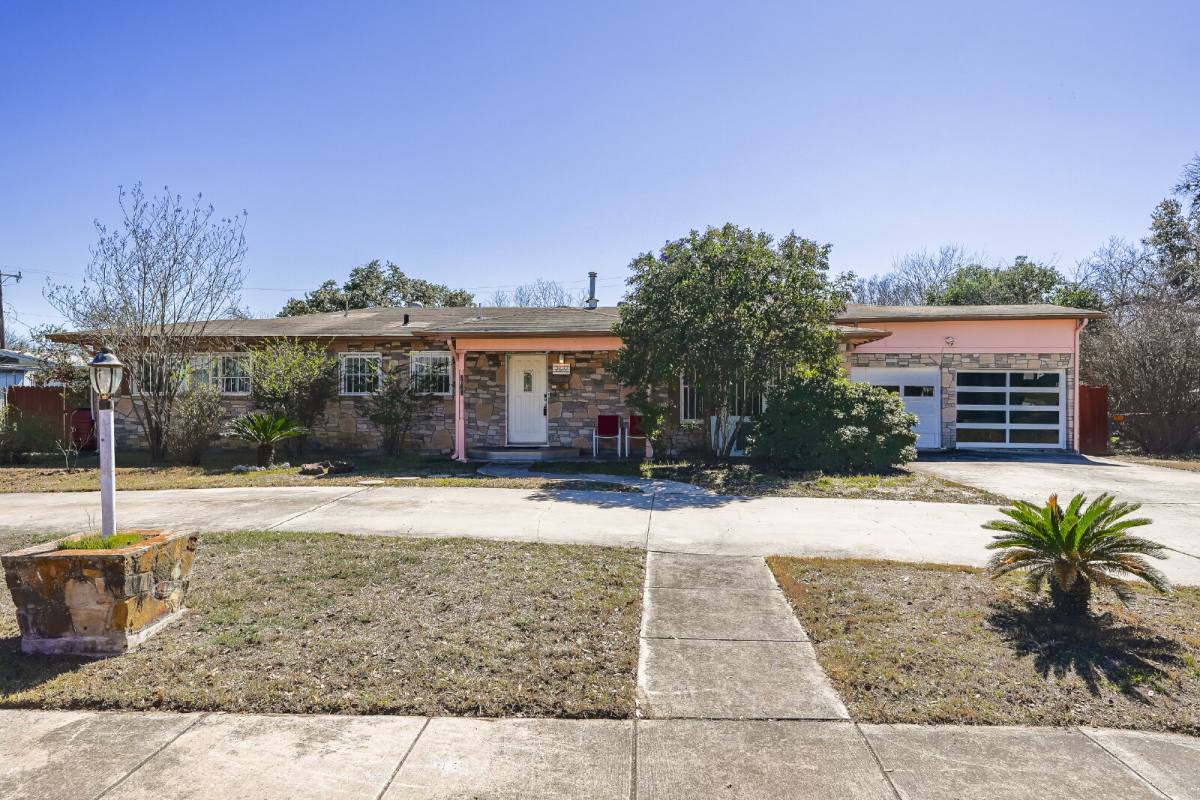 House for rent at 2622 W Summit Ave, San Antonio, TX 78228