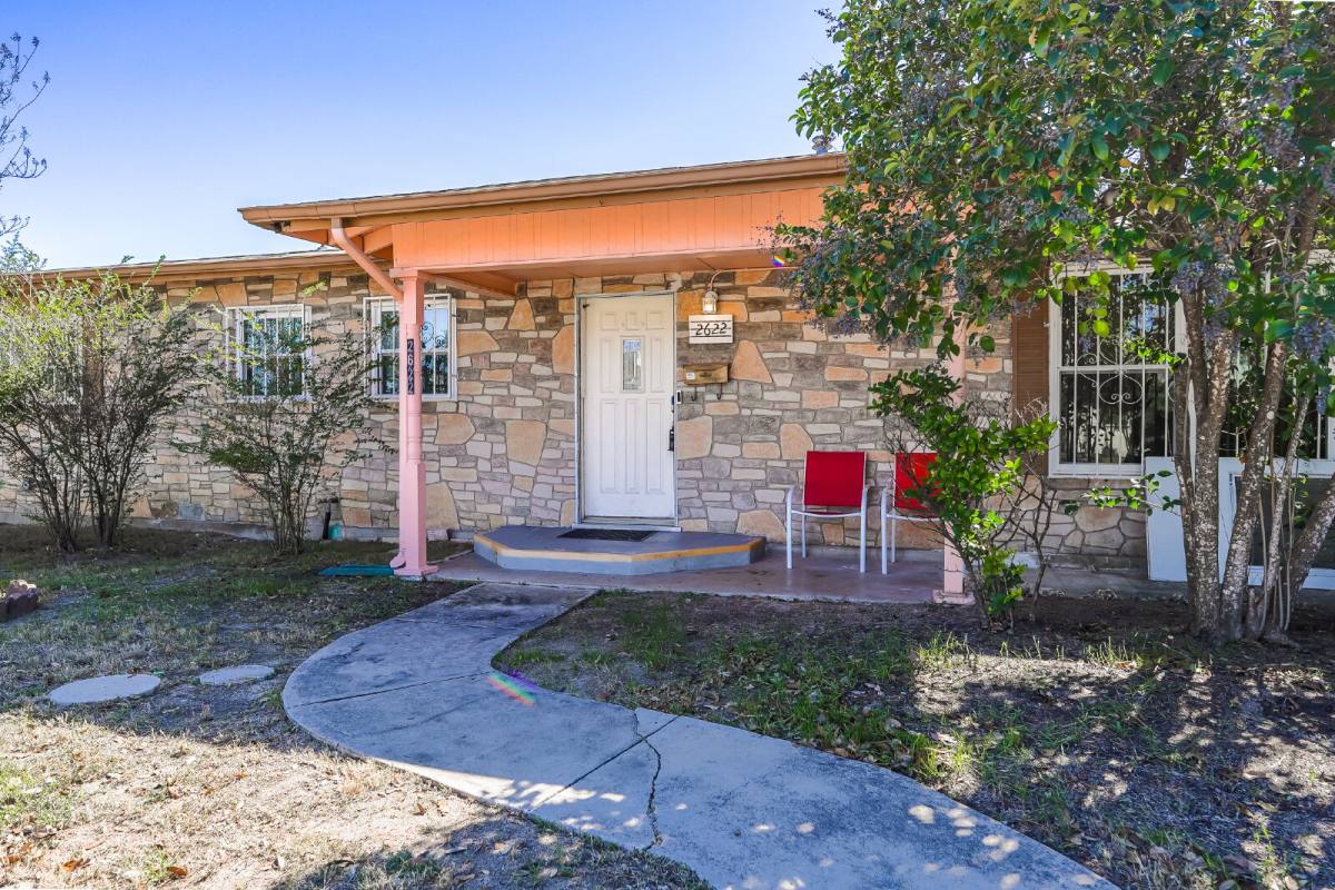 House for rent at 2622 W Summit Ave, San Antonio, TX 78228