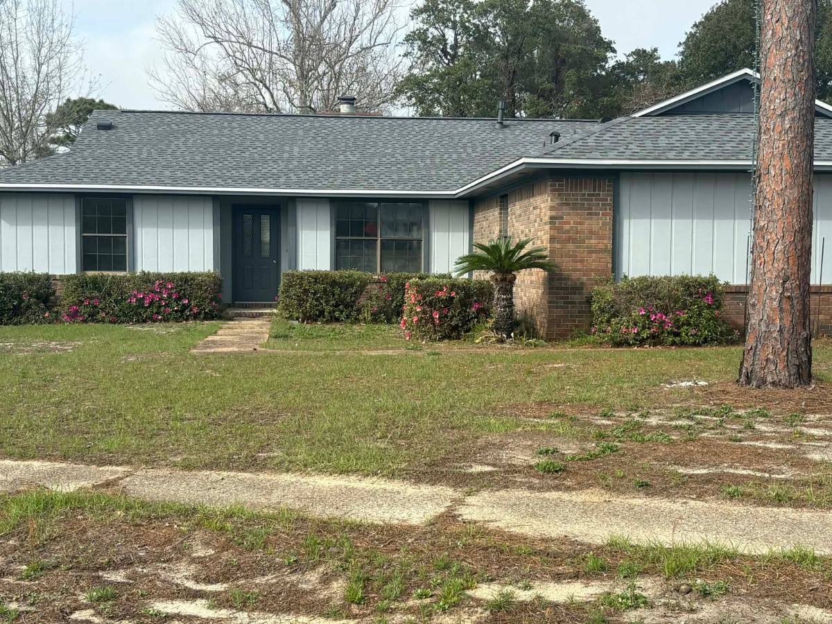 House for rent at 199 Lakeside Lane, Mary Esther, FL 32569