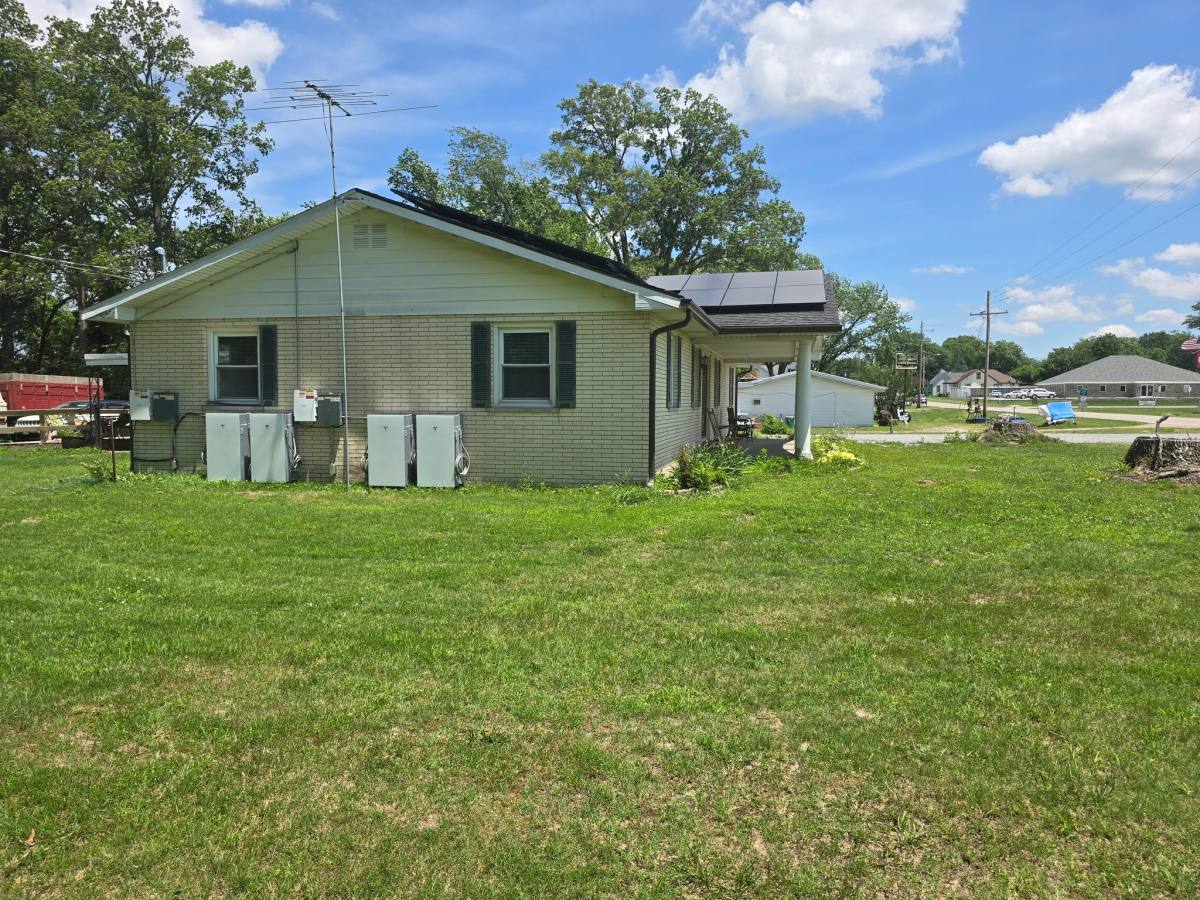 Apartment for rent at 715 W Broadway St #A, Sparta, IL 62286