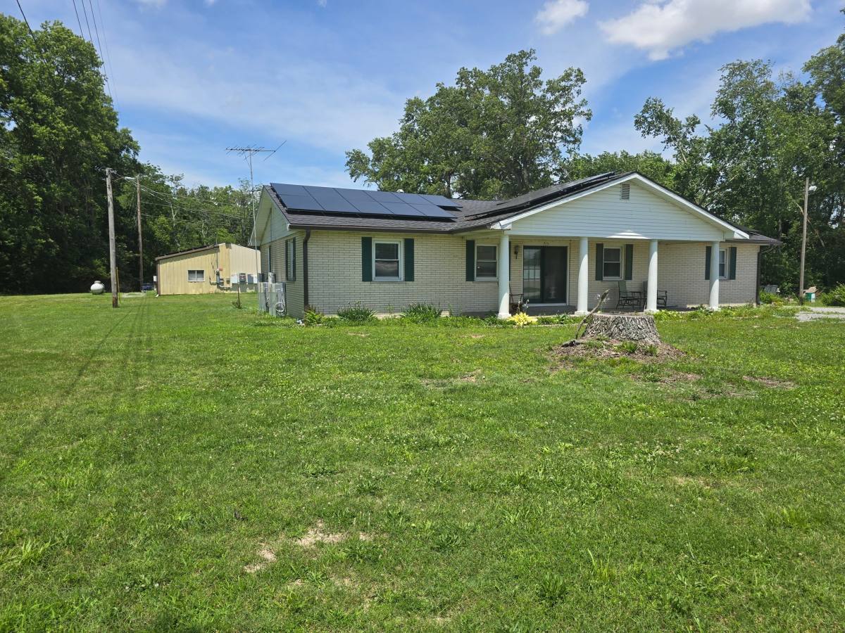 Apartment for rent at 715 W Broadway St #A, Sparta, IL 62286