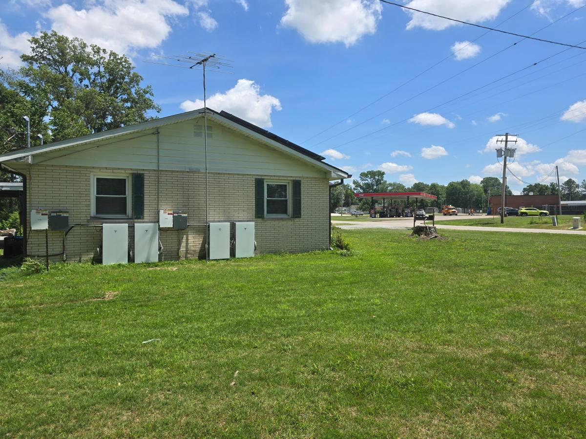 Apartment for rent at 715 W Broadway St #A, Sparta, IL 62286