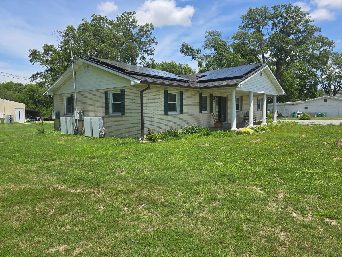 Apartment for rent at 715 W Broadway St #A, Sparta, IL 62286