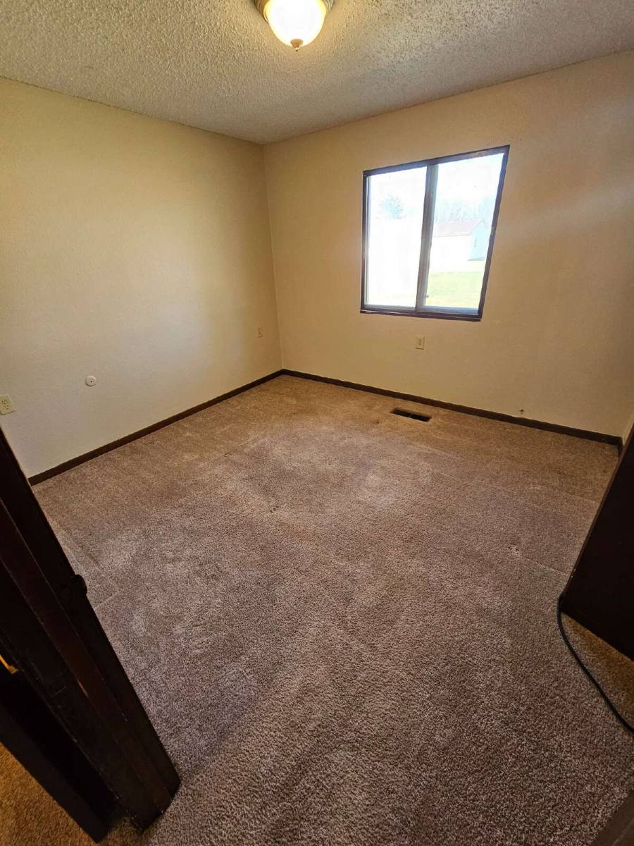 Apartment for rent at 102 8th Ave NW #14 D, Oelwein, IA 50662