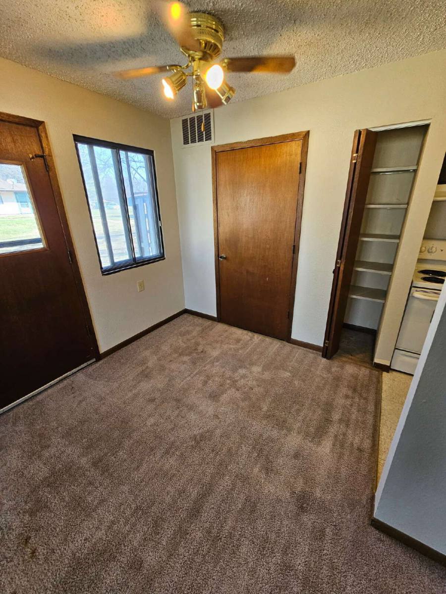 Apartment for rent at 102 8th Ave NW #14 D, Oelwein, IA 50662