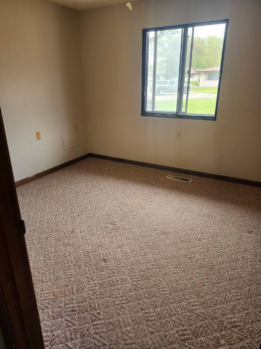 Apartment for rent at 102 8th Ave NW #2 B, Oelwein, IA 50662