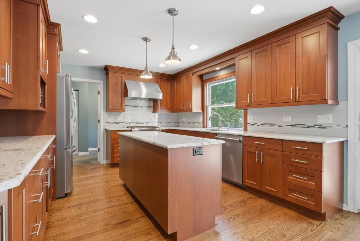House for rent at 854 Deep Woods Court, Grayslake, IL 60030