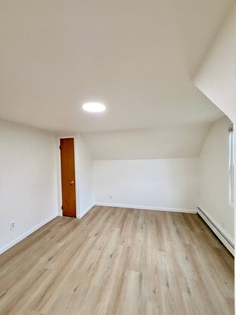 Apartment for rent at 512 Nassau Blvd #1B, Williston Park, NY 11596