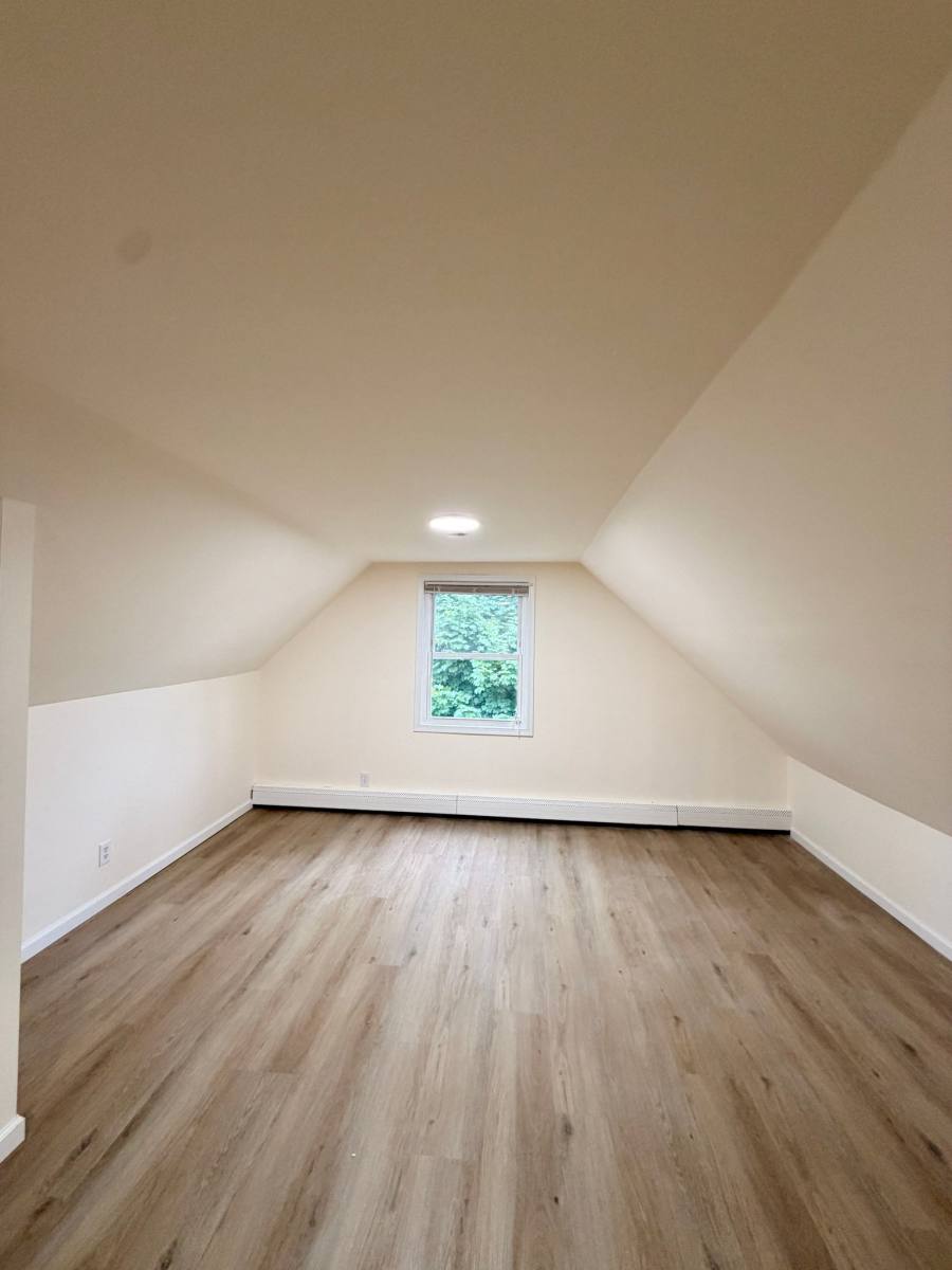 Apartment for rent at 512 Nassau Blvd #1B, Williston Park, NY 11596