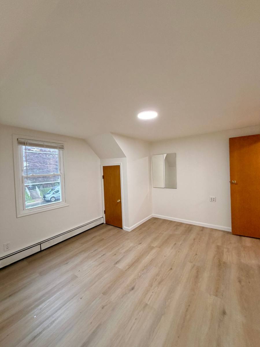 Apartment for rent at 512 Nassau Blvd #1B, Williston Park, NY 11596