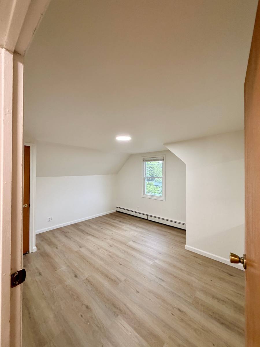 Apartment for rent at 512 Nassau Blvd #1B, Williston Park, NY 11596