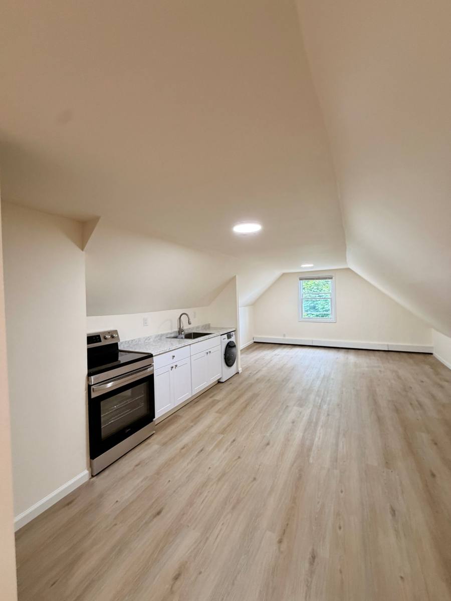 Apartment for rent at 512 Nassau Blvd #1B, Williston Park, NY 11596