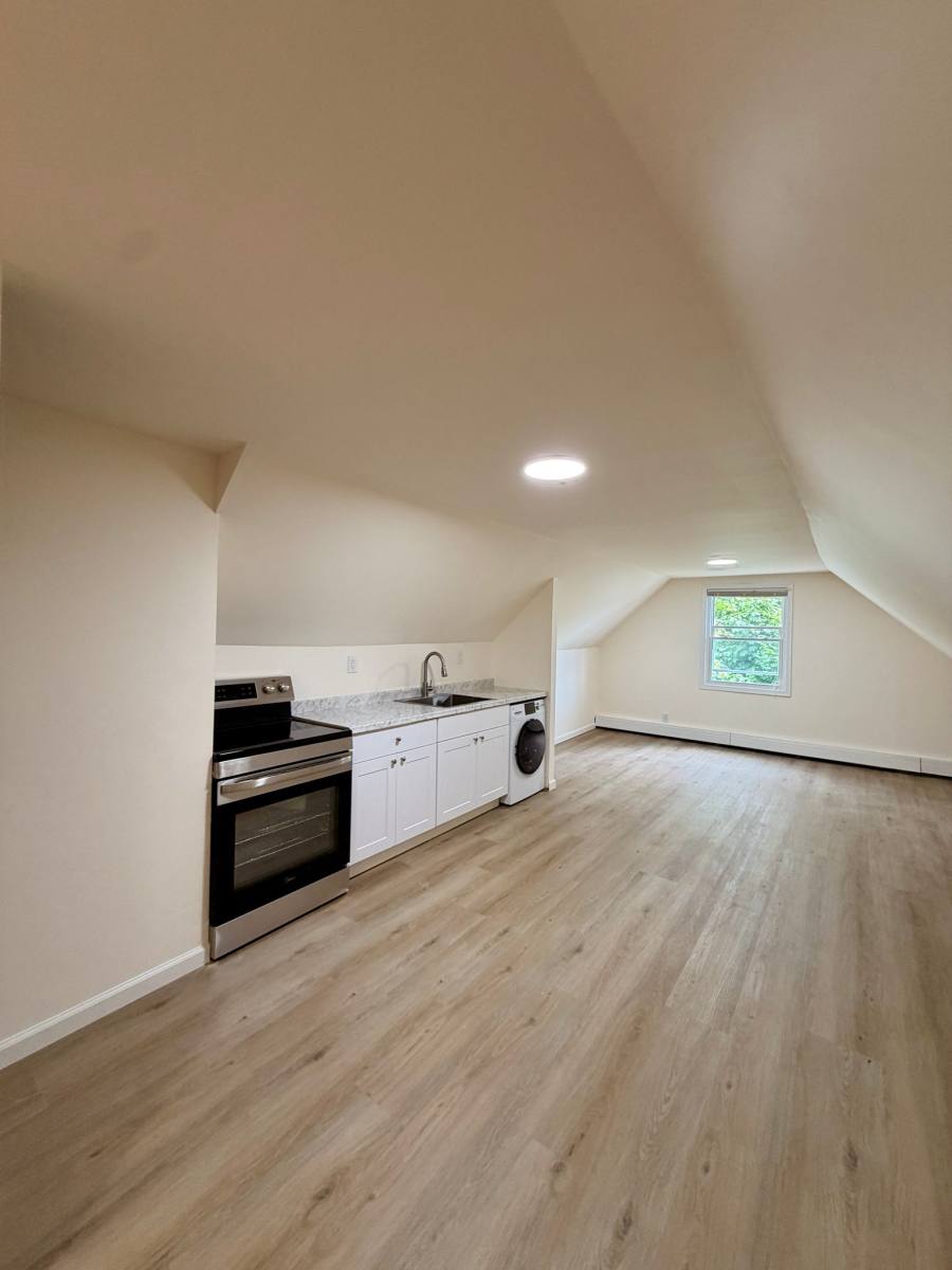 Apartment for rent at 512 Nassau Blvd #1B, Williston Park, NY 11596