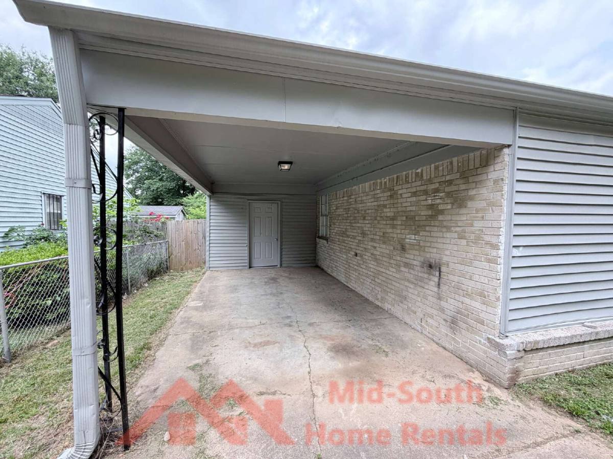 House for rent at 4011 Double Tree Rd, Memphis, TN 38109