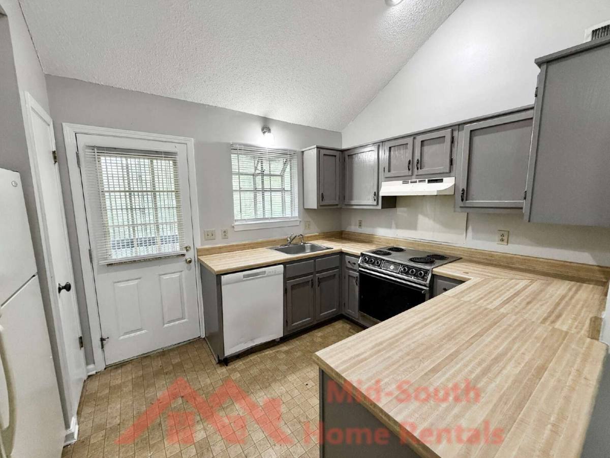 Townhouse for rent at 641 Lagrange Park Cove, Memphis, TN 38111