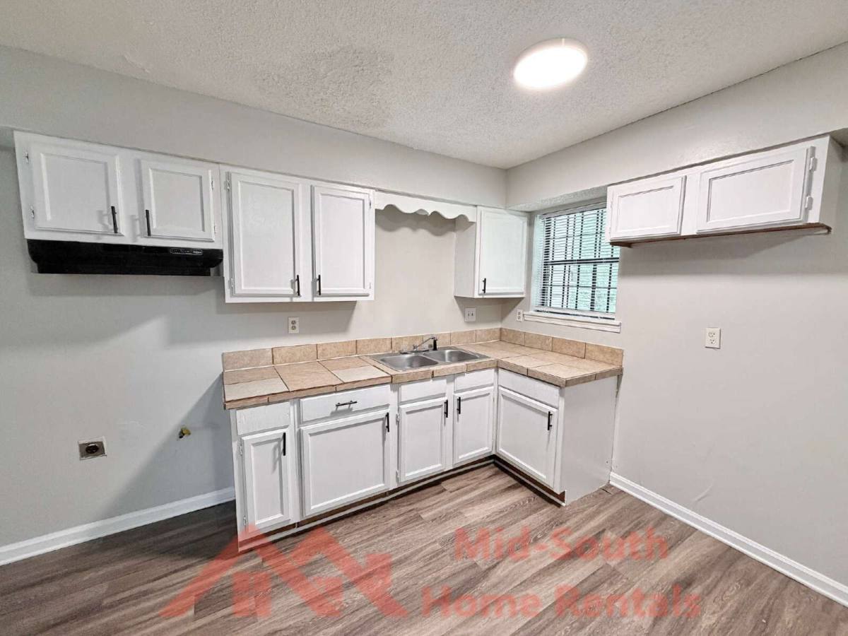 Townhouse for rent at 3829 Walsingham Dr, Memphis, TN 38128