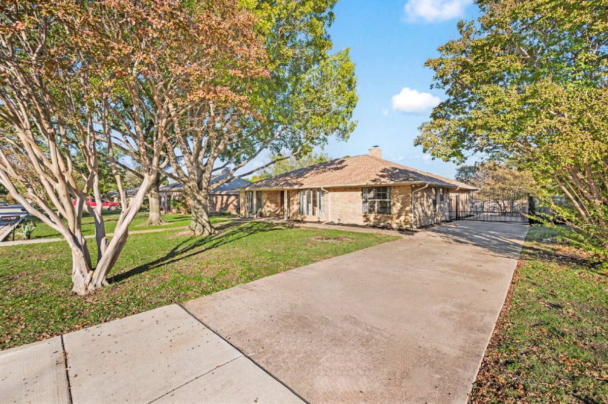 House for rent at 507 Crestview Dr, Grapevine, TX 76051