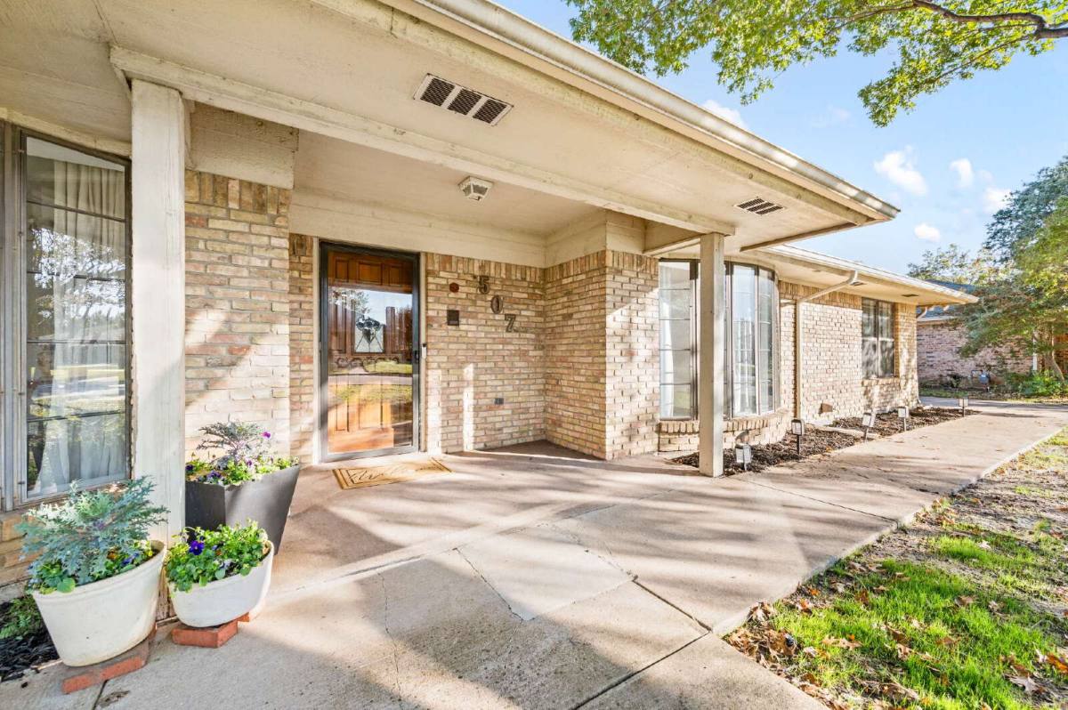 House for rent at 507 Crestview Dr, Grapevine, TX 76051