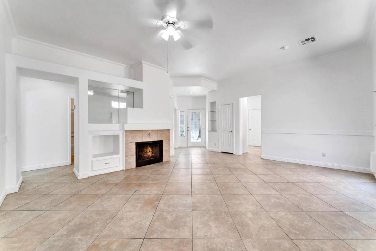 House for rent at 2560 Silver Shadow Dr, Las Vegas, NV 89108