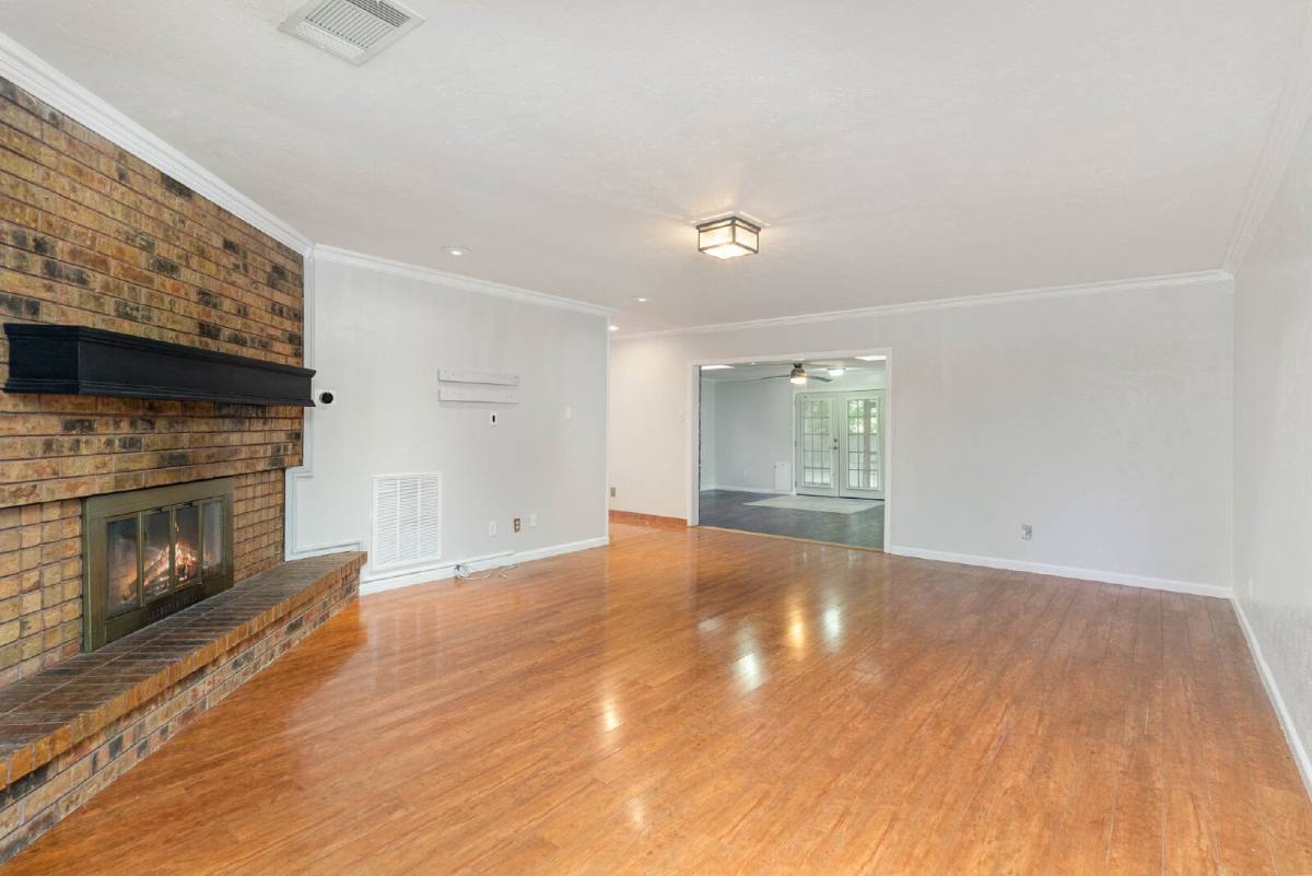 House for rent at 414 E Grenoble Dr, Grand Prairie, TX 75052