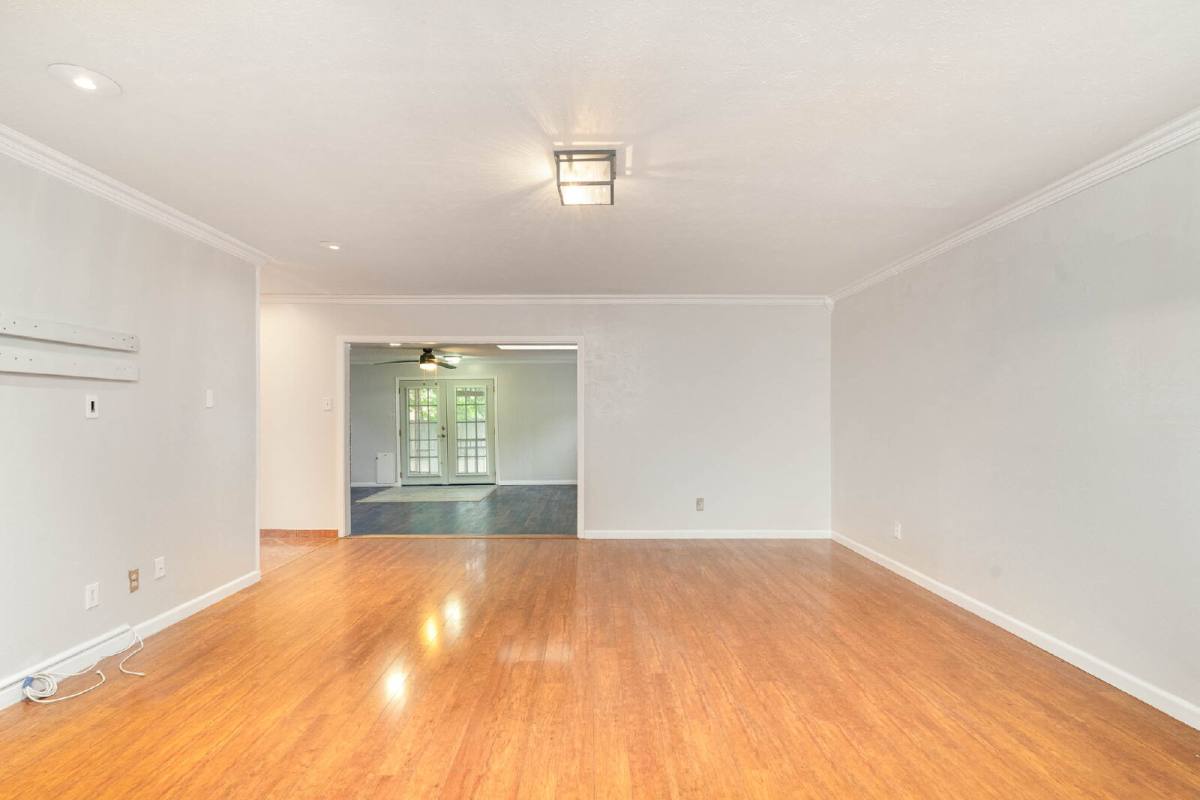 House for rent at 414 E Grenoble Dr, Grand Prairie, TX 75052