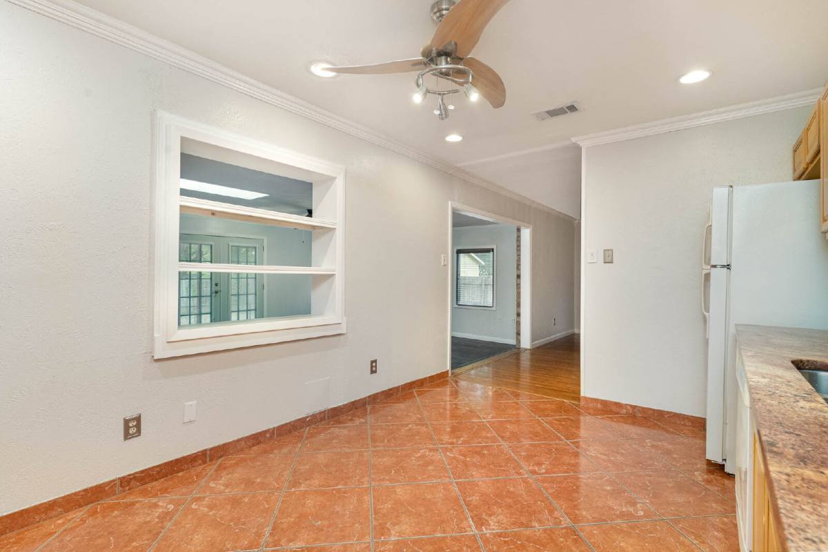 House for rent at 414 E Grenoble Dr, Grand Prairie, TX 75052