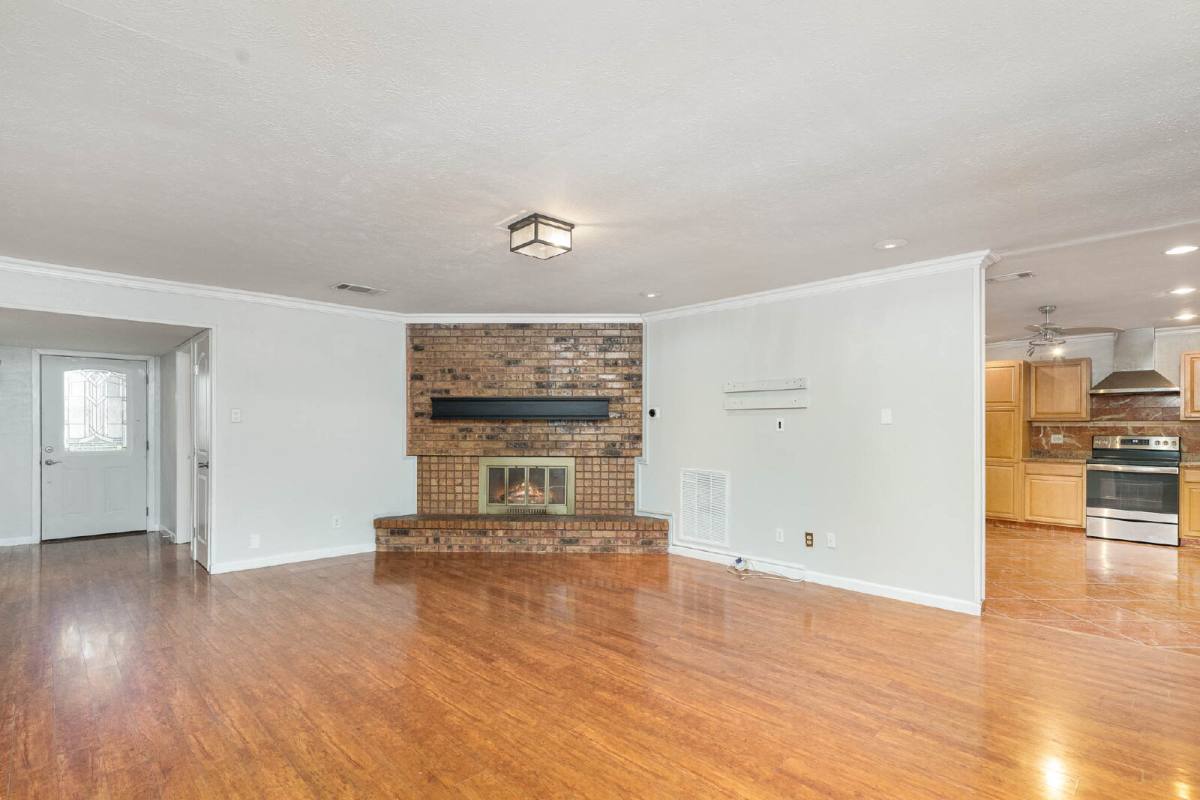 House for rent at 414 E Grenoble Dr, Grand Prairie, TX 75052