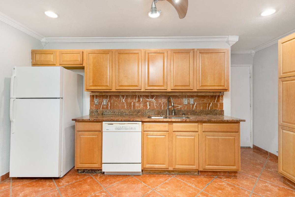 House for rent at 414 E Grenoble Dr, Grand Prairie, TX 75052
