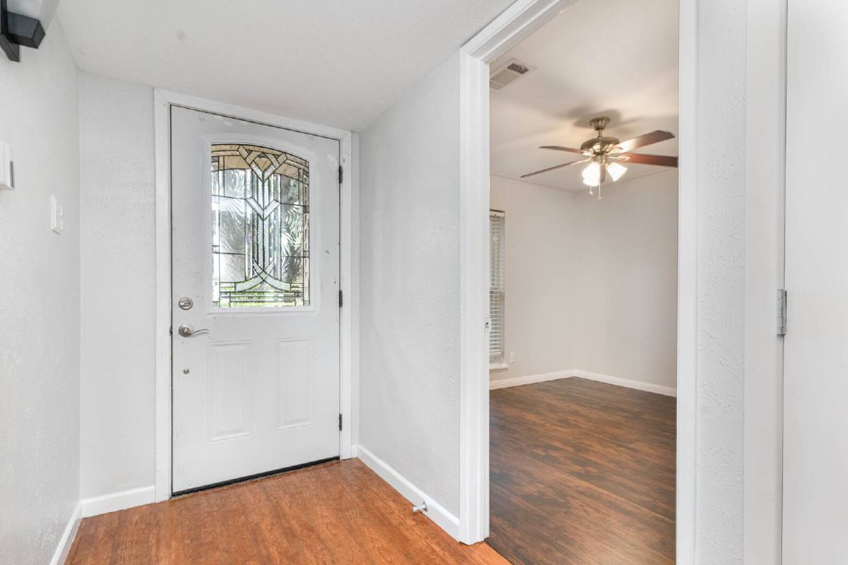 House for rent at 414 E Grenoble Dr, Grand Prairie, TX 75052