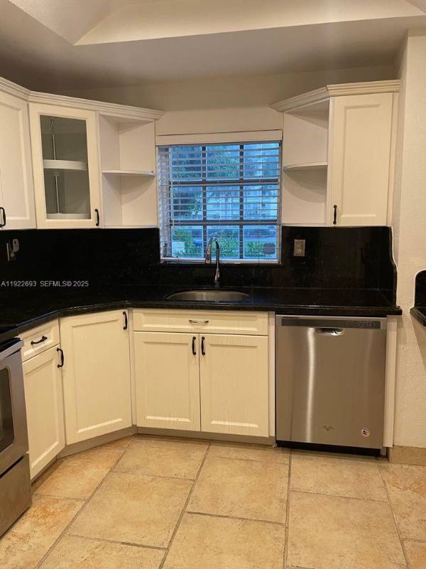 Townhouse for rent at 3141 N Palm Aire Dr, Pompano Beach, FL 33069