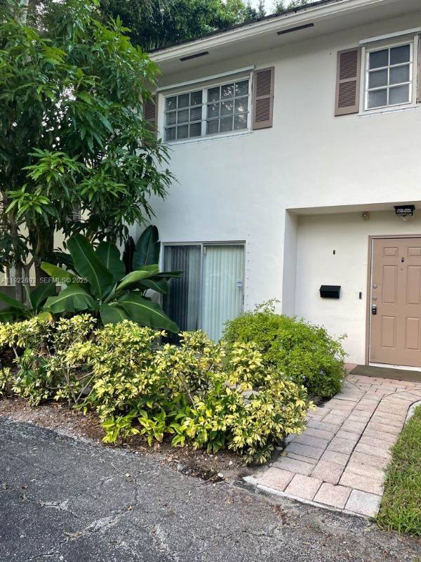 Townhouse for rent at 3141 N Palm Aire Dr, Pompano Beach, FL 33069