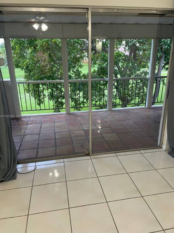 Townhouse for rent at 3141 N Palm Aire Dr, Pompano Beach, FL 33069