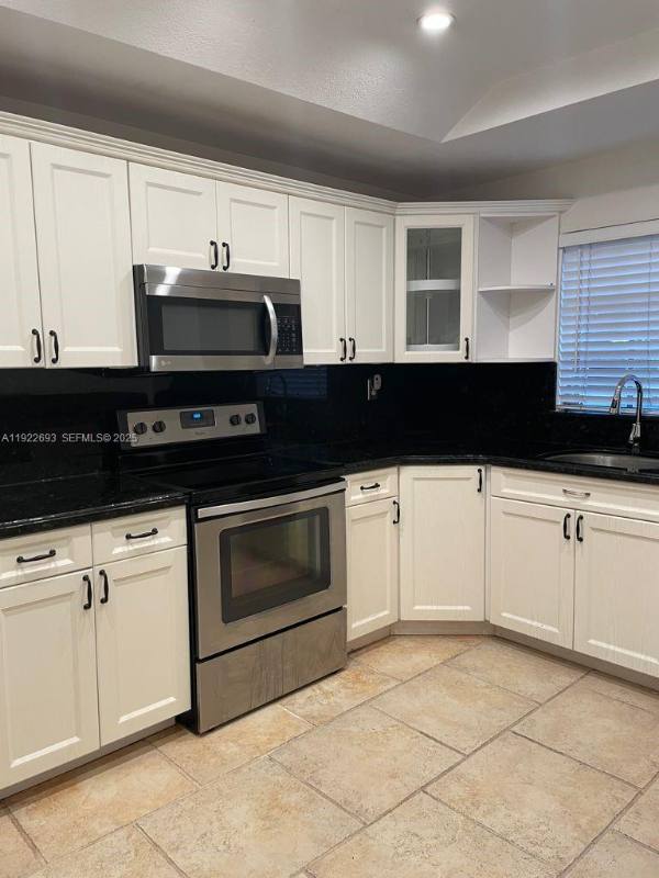 Townhouse for rent at 3141 N Palm Aire Dr, Pompano Beach, FL 33069