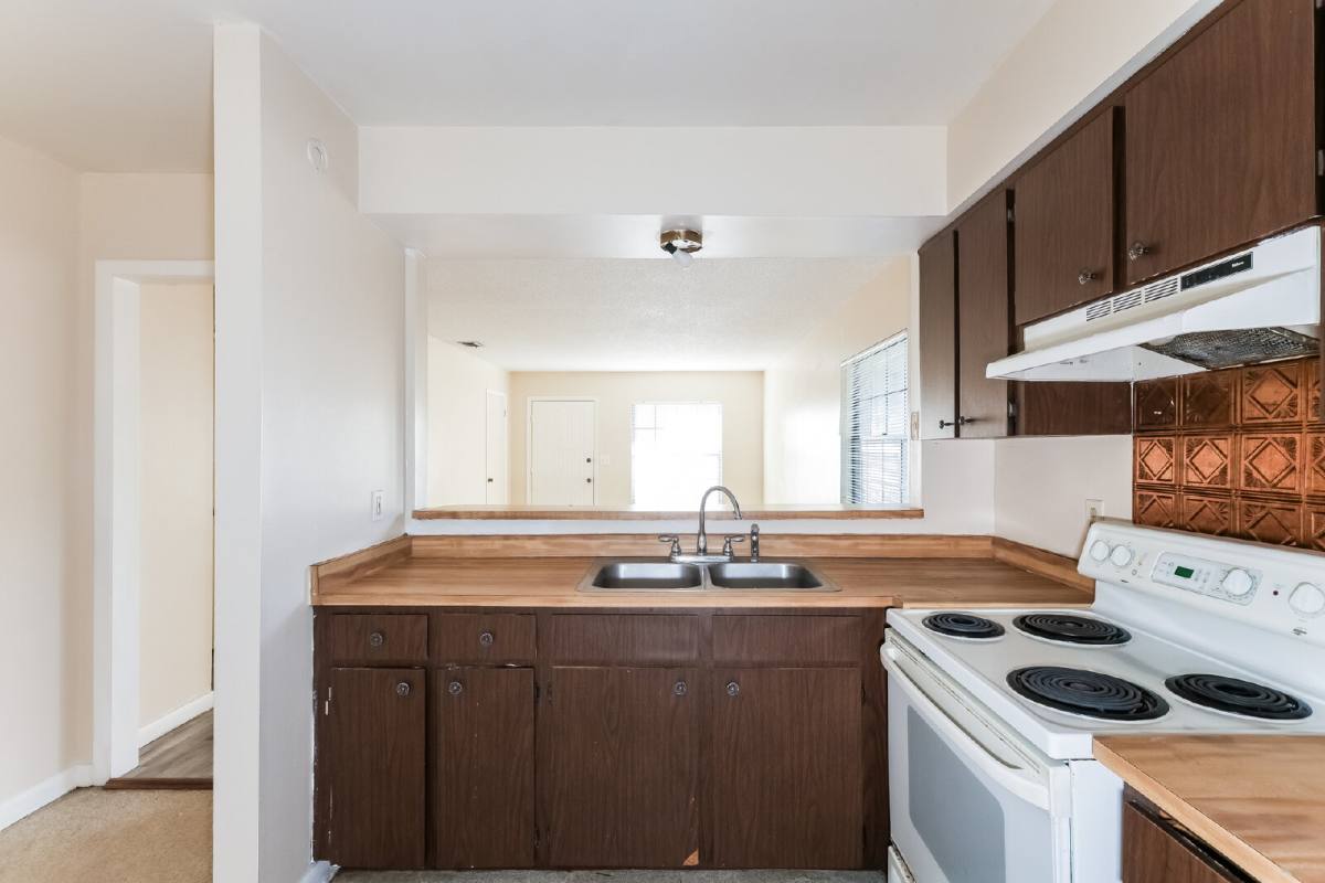 Apartment for rent at 620 Emerald Ave #1, Lake Wales, FL 33853