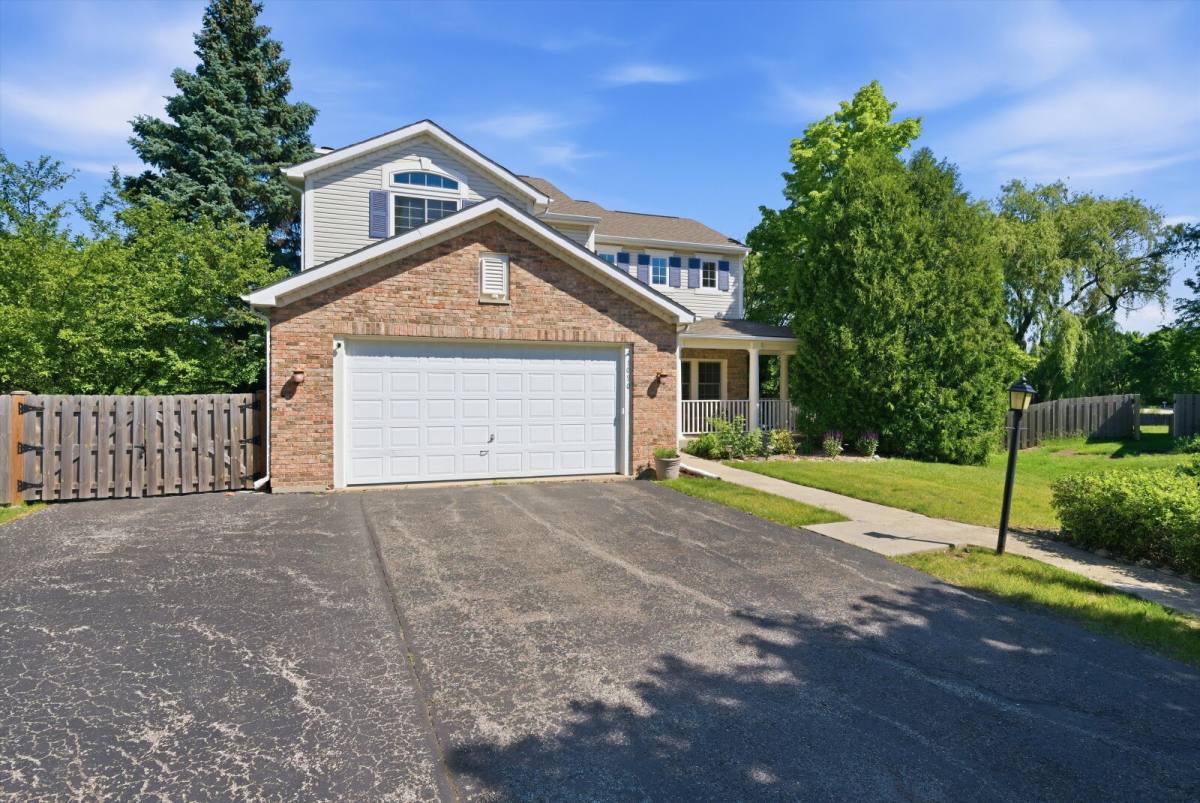 House for rent at 1090 Aster Court, Mundelein, IL 60060