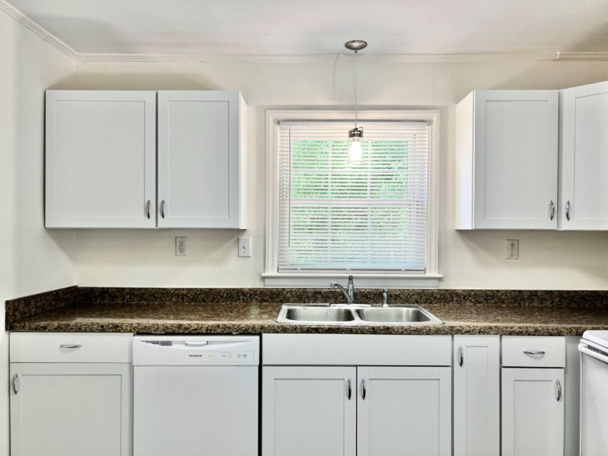 House for rent at 655 Reeves Court, Charlotte, NC 28208