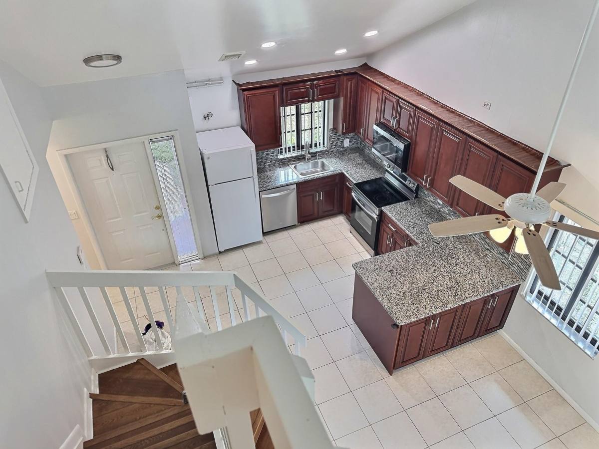 Townhouse for rent at 2652 Riverside Dr, Coral Springs, FL 33065