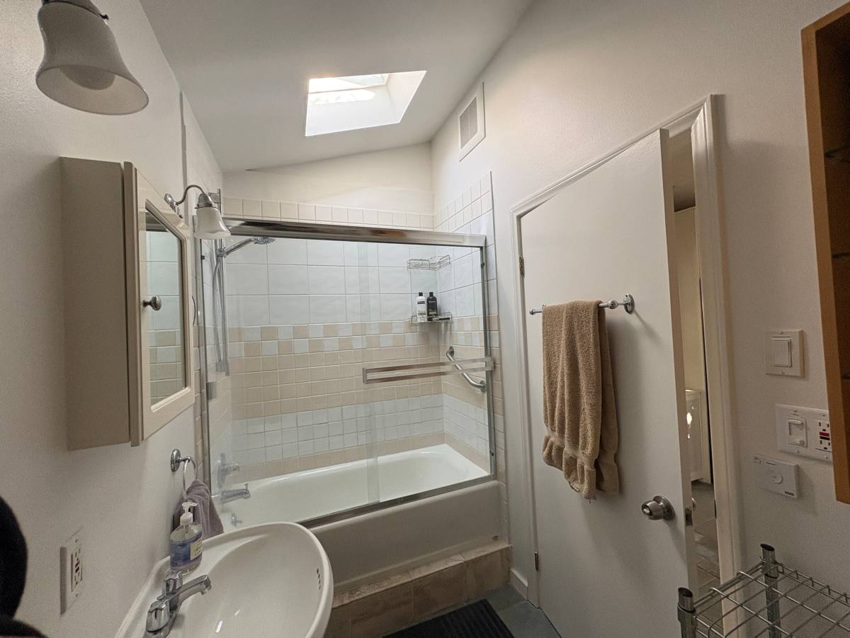 House for rent at 3139 Veteran Ave, Los Angeles, CA 90034