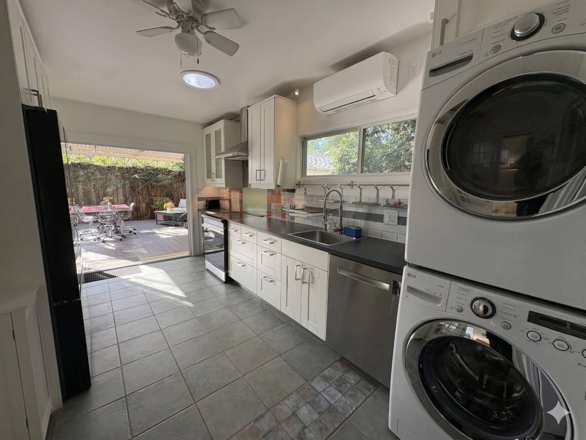 House for rent at 3139 Veteran Ave, Los Angeles, CA 90034