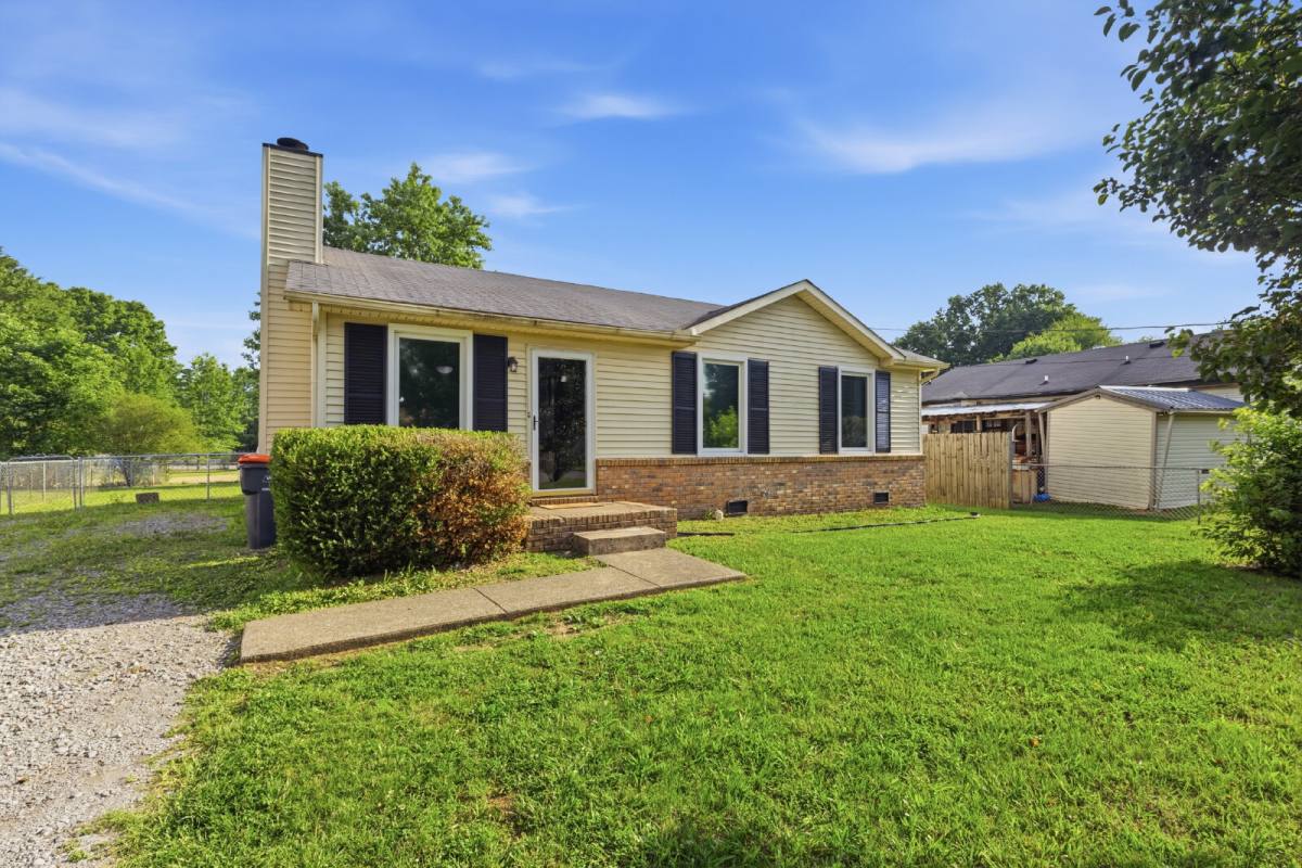 House for rent at 688 Debbie Dr, Clarksville, TN 37042